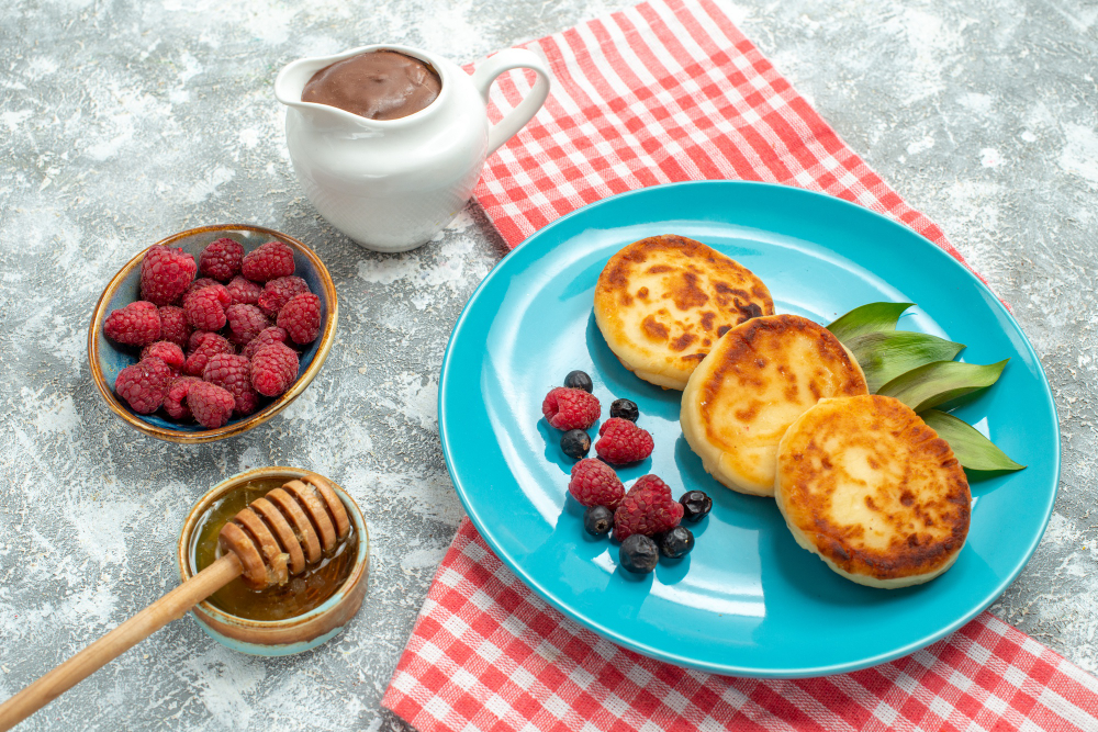 Не сырники, а мечта: 1 секретный ингредиент — привычный завтрак заиграет новыми красками