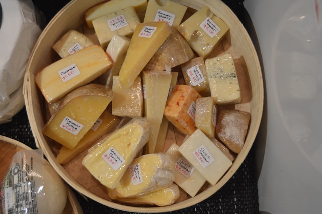 Вкуснейшие трубочки за 15 минут: лаваш с сыром — на замену привычным пирожкам