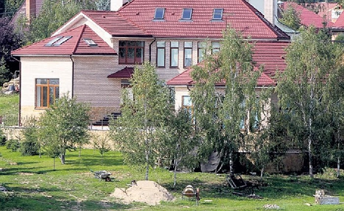 Еще про недвижимость Долиной: дом в Подмосковье, про который позабыли — из-за скандала