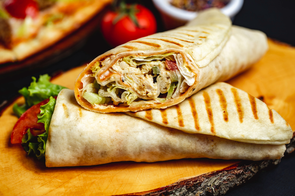 Нежность в лаваше: домашняя шаурма в 3 шага — вкуснее и полезнее покупного фастфуда