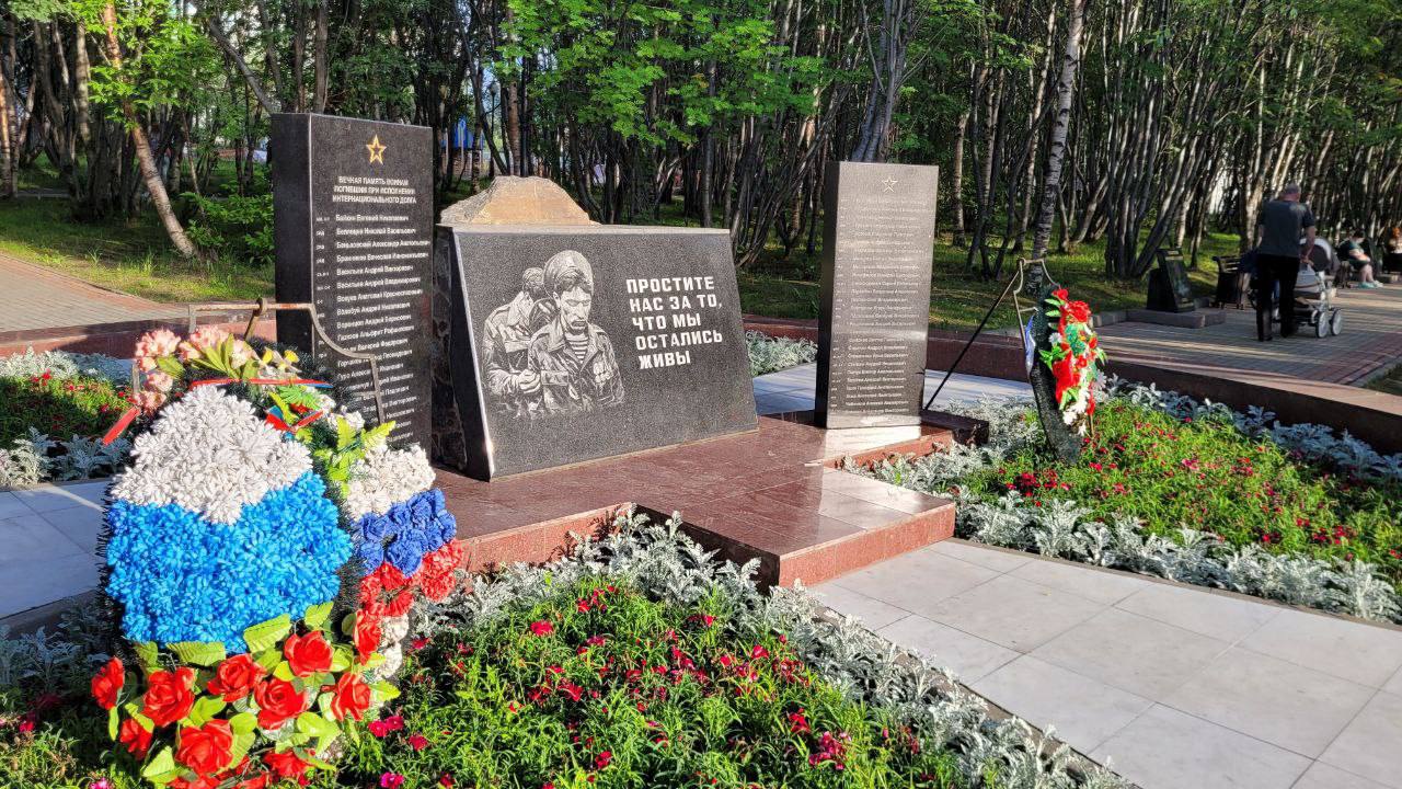 «Простите нас за то, что мы остались живы»: 30 лет назад в Мурманске открыли памятник воинам-интернационалистам