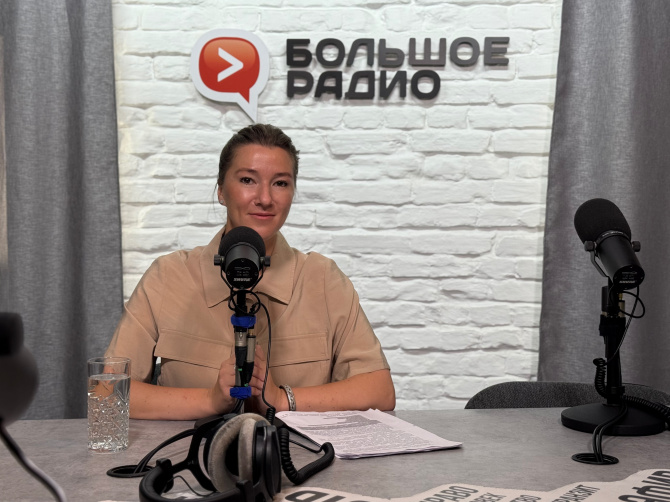 В Мурманске дети учат пенсионеров вести блоги за уроки вязания
