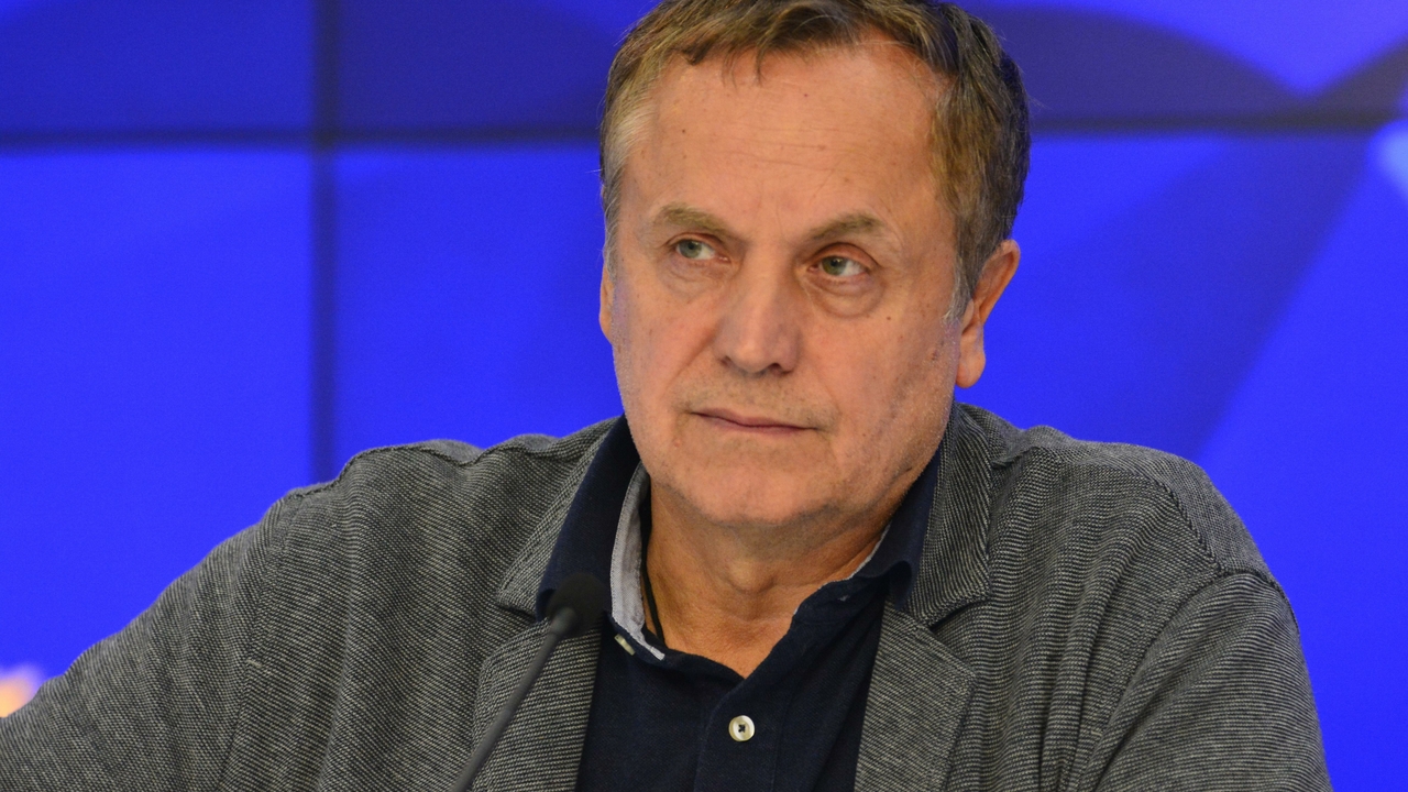 Дача Андрея Соколова: ружья, шкуры, современный интерьер — все брутально, но уютно