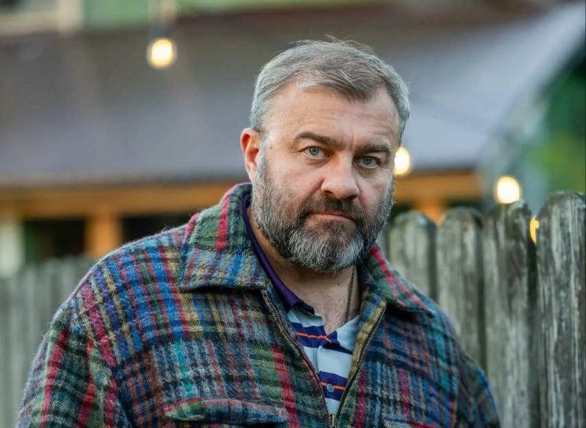 Михаил Пореченков: жизнь вдали от столицы — счастье актера в деревянном бревенчатом доме с бельгийской мебелью