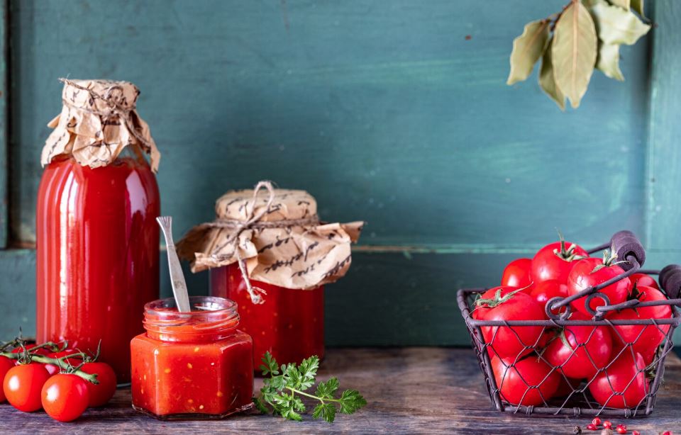 Консервированные помидоры за полчаса: невероятно просто, вкусно — а главное, быстро и без заморочек