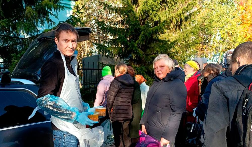 400 недель, 5 точек раздачи: для нуждающихся в Мурманске и Коле приготовили юбилейный «Добрый обед»