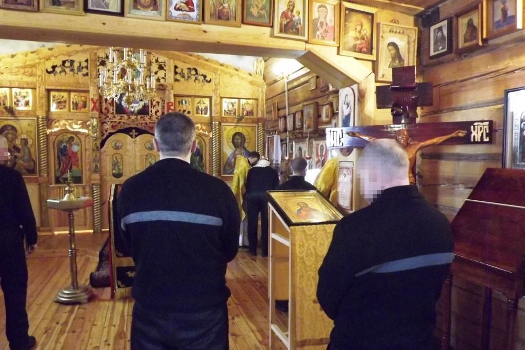 В Заполярье в храмах при колониях проходят особые богослужения — «Неделя молитвы» продлится до 14 октября