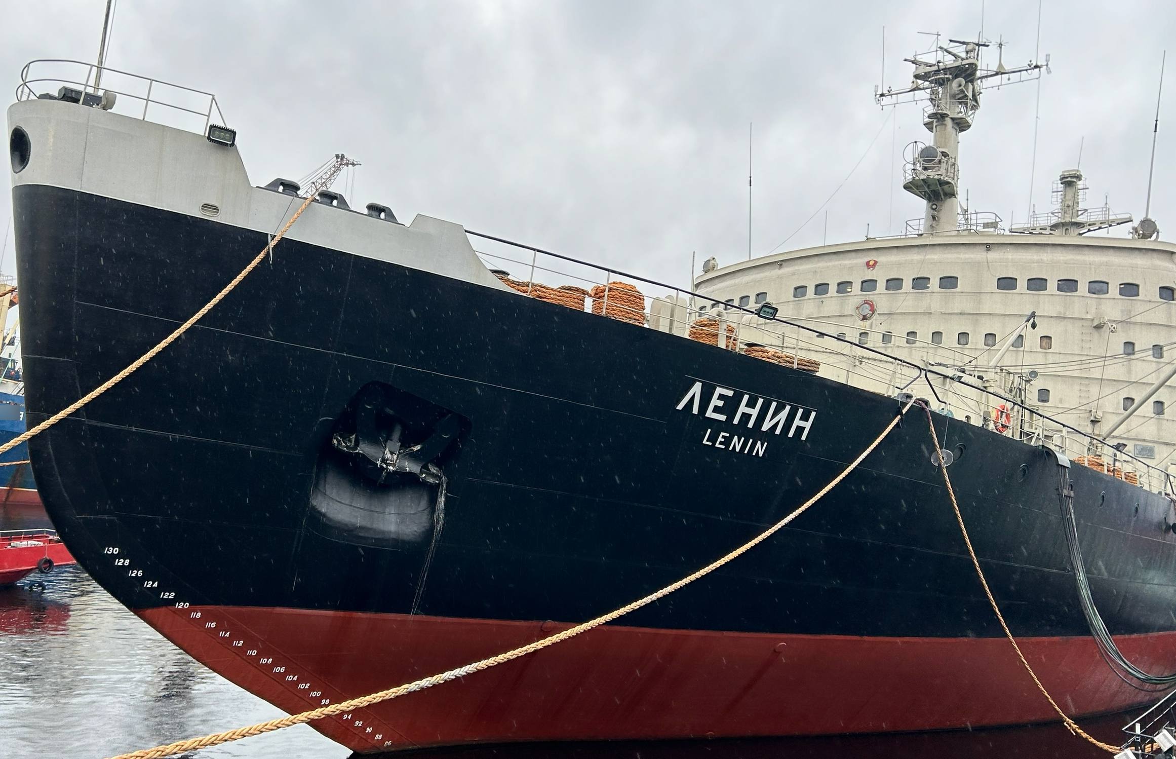 «Путешествие к затерянным артефактам Арктики»: на борту ледокола «Ленин» пройдет семейный вечер