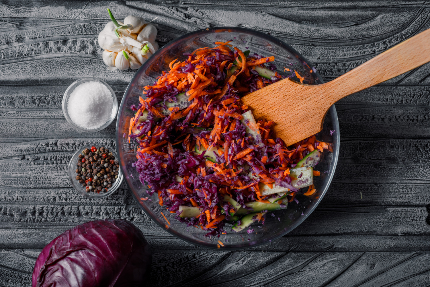 Необычно вкусно по-осеннему: салат с запечённой свёклой и сыром фета — от эксперта Андрея Матвеева