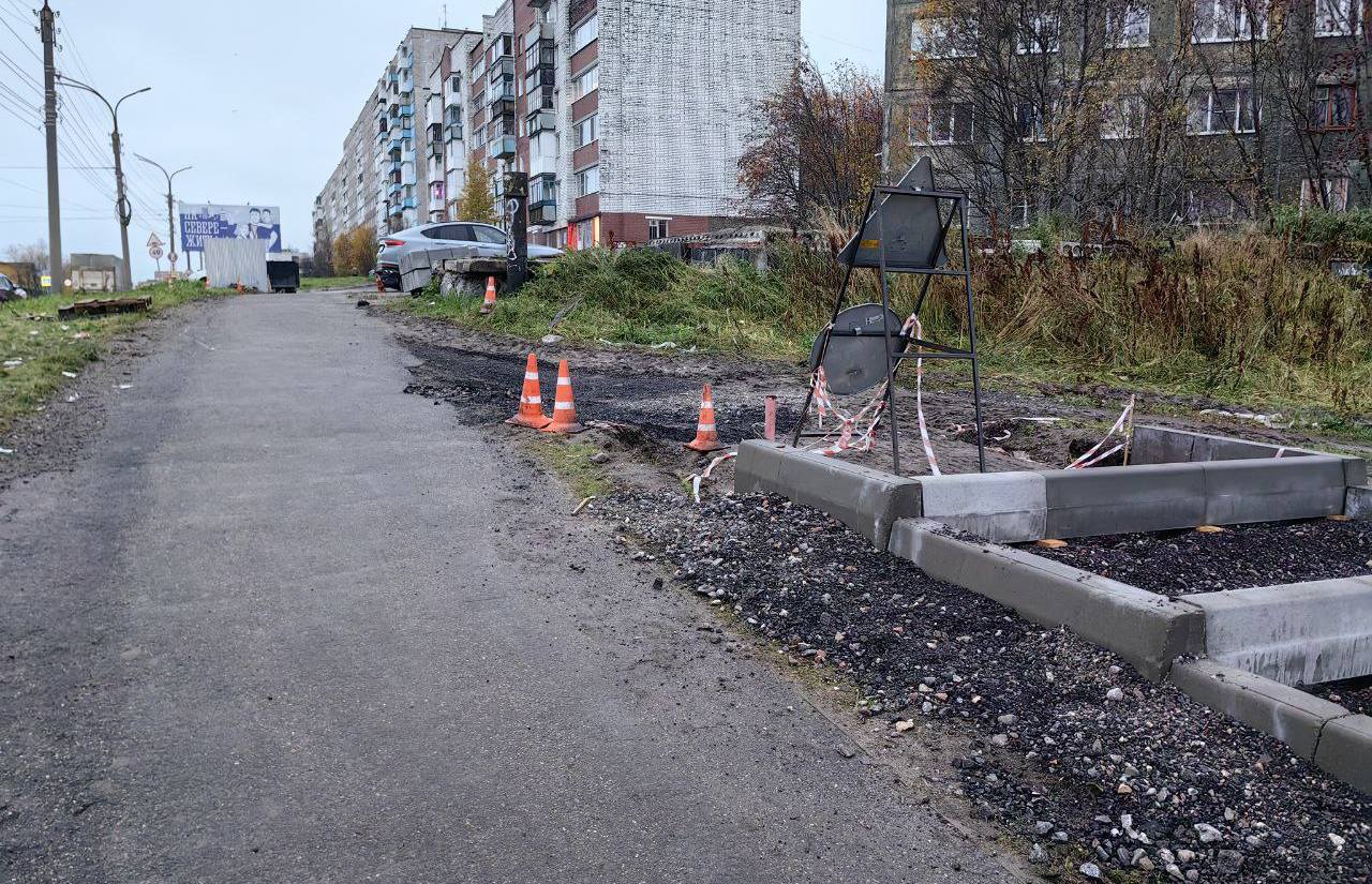 Край упирается в тупик, тротуар в стороне: обустройство лестницы на ул. Свердлова вызвало недоумение мурманчан