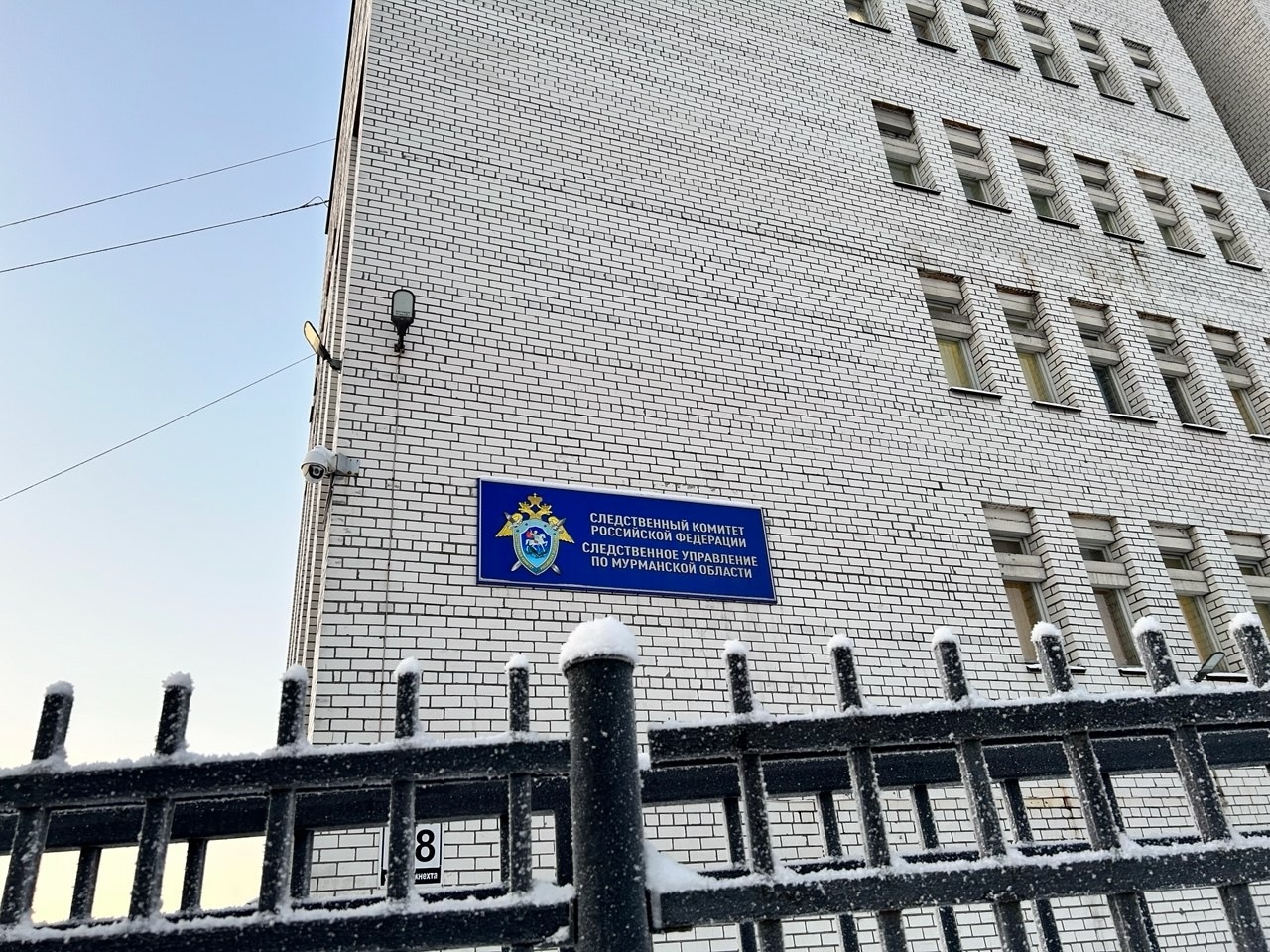 В Мурманске ветхий дом мучает жильцов и пугает прохожих — Бастрыкин поручил провести проверку