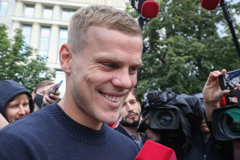 Кокорин не пропал после отсидки: где сегодня гоняет мяч скандальный дебошир — вам о таком и не мечтать