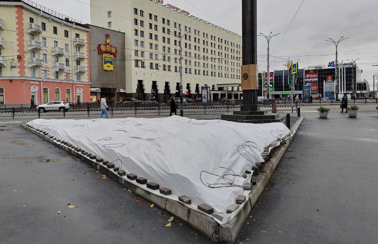«Мурманские городские парки и скверы» приступили к подготовке клумб для высаживания тюльпанов