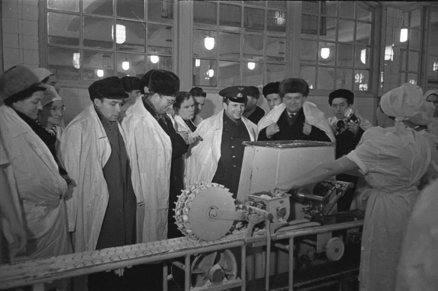 В Мурманске Юрия Гагарина угощали рыбными чебуреками — историк о приезде первого космонавта на Север