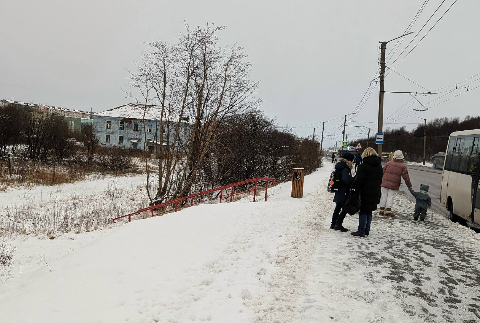 Павильон на остановке «6 Комсомольская батарея» планируют установить до 29 ноября — мэрия Мурманска