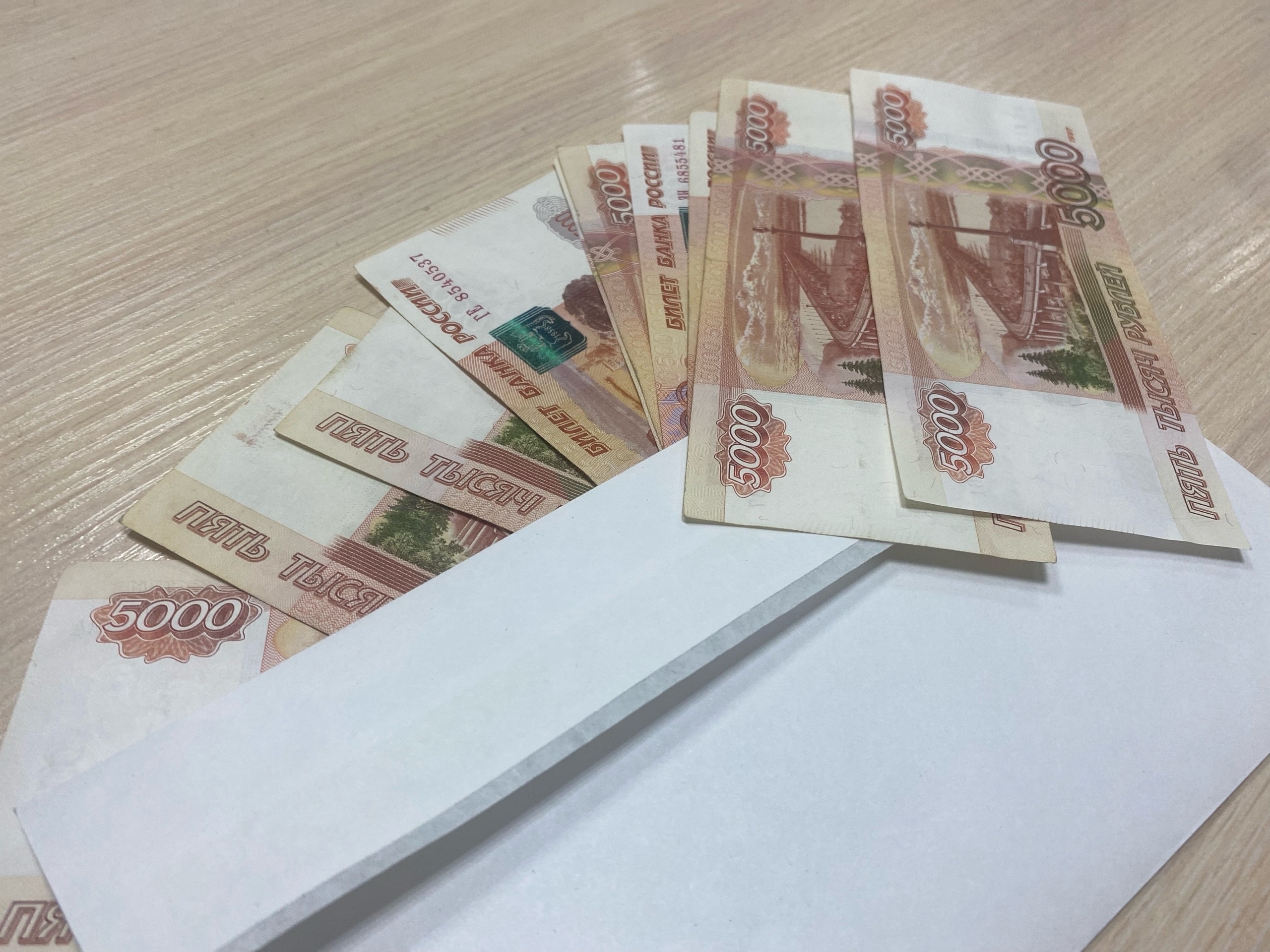 В Мурманске сотруднику госкорпорации грозит 15 лет колонии за взятку в 2 млн.руб.