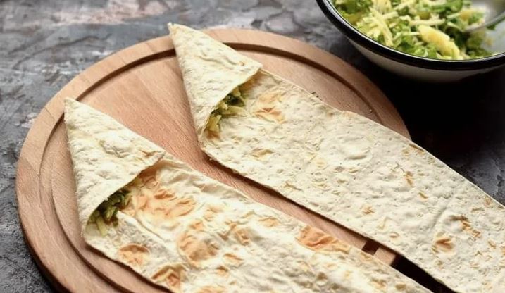 Вам вкусное письмо: конвертики из лаваша с сыром и зеленью — можно даже без творога