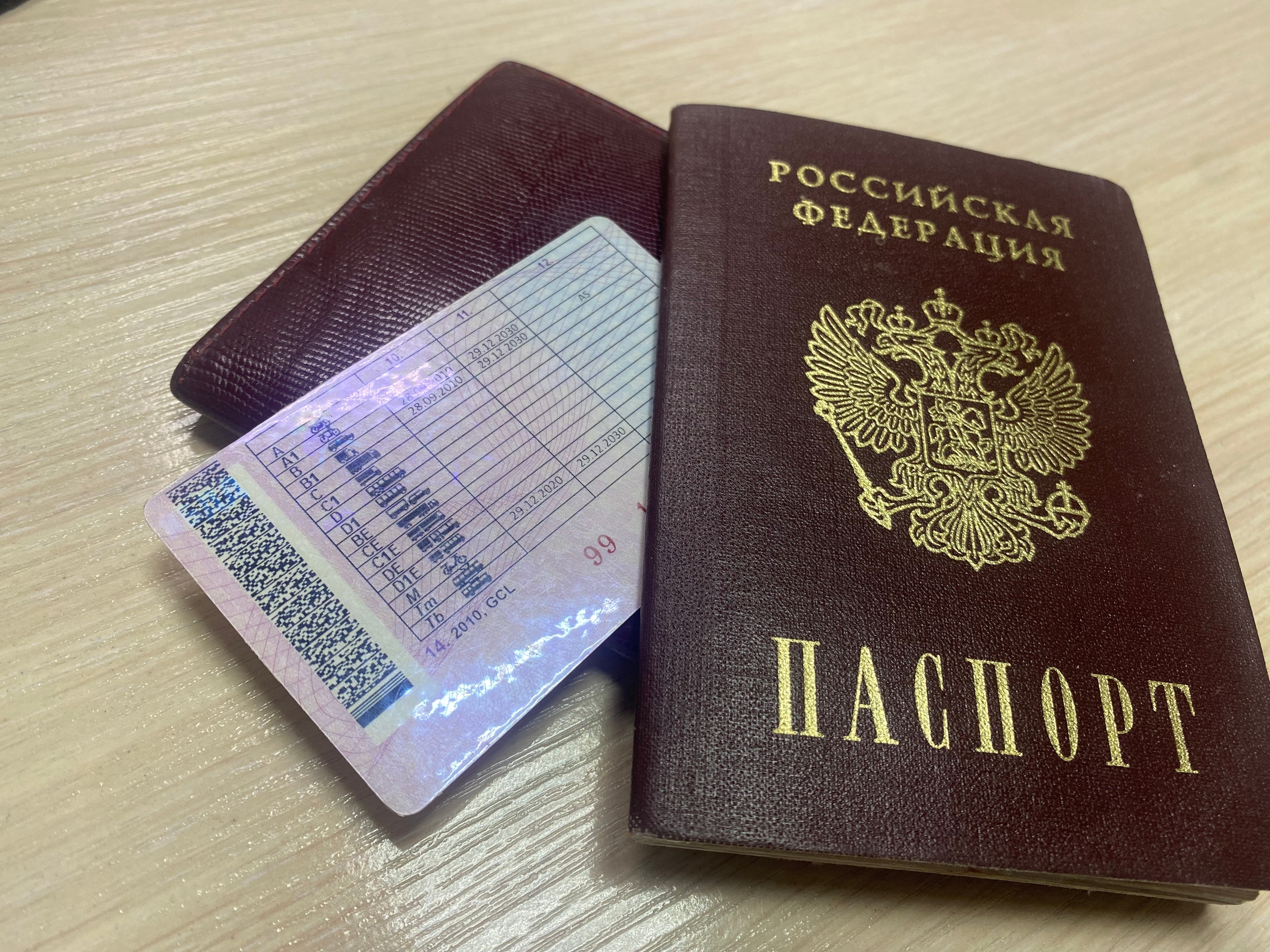 Мурманского нарушителя ПДД не выпустили в загранрейс — лишь тогда моряк оплатил 32 штрафа