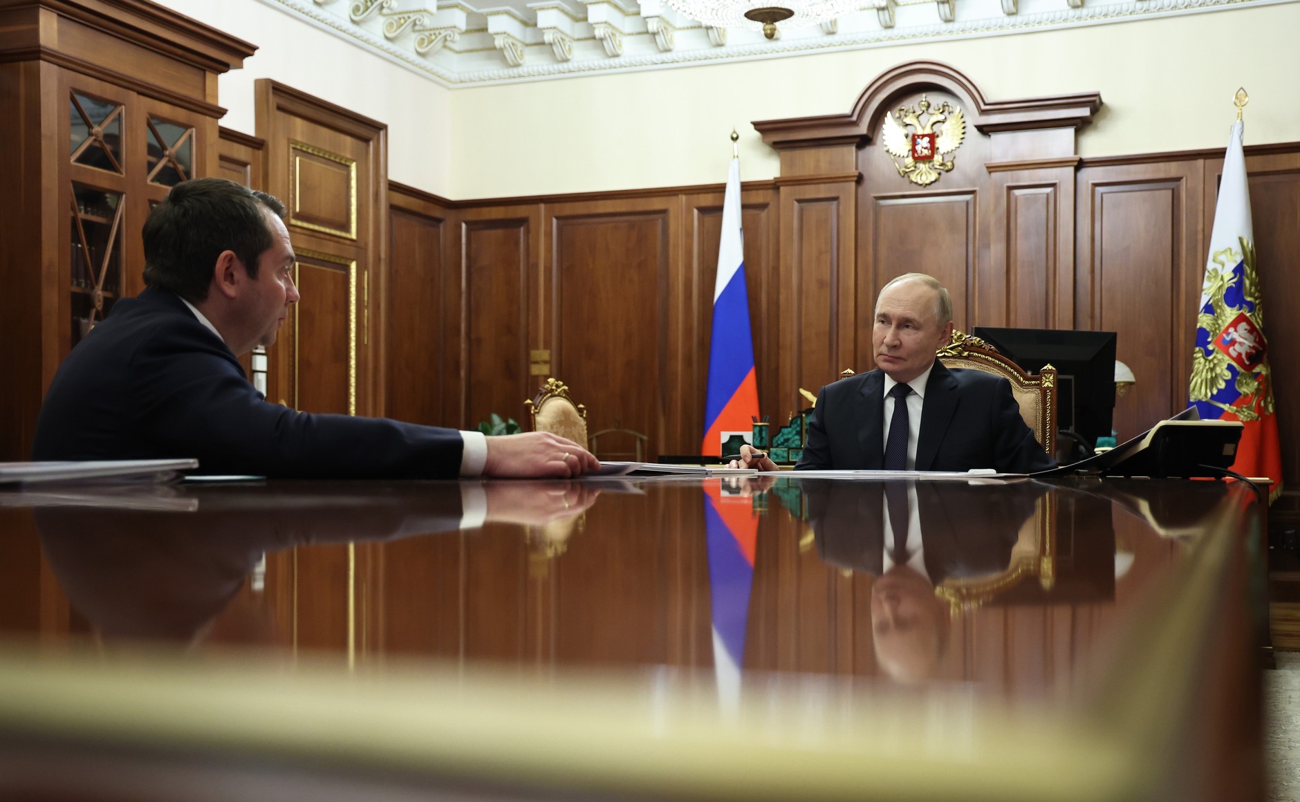 Детская больница, газ и Севморпуть — Владимир Путин провел рабочую встречу с губернатором Мурманской области