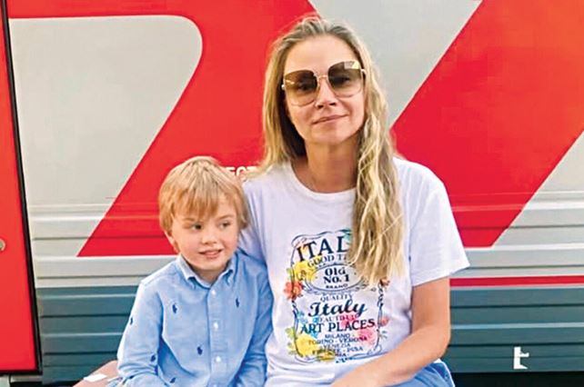 Скандальная математика: как поживает Мария Миронова, муж которой на 17 лет моложе, а первый сын старше второго на 27 лет