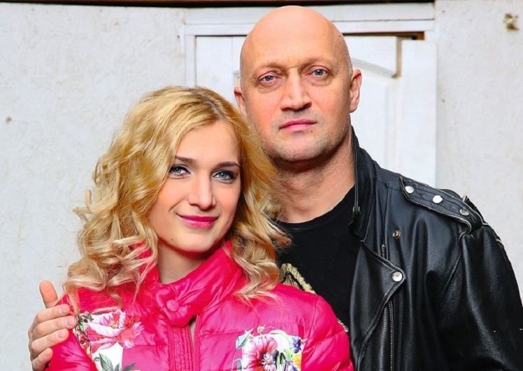 Полина Куценко работает у Максима Аверина: в Щуке она получила работу педагога-стажёра — и уже высказывается о своём начальнике
