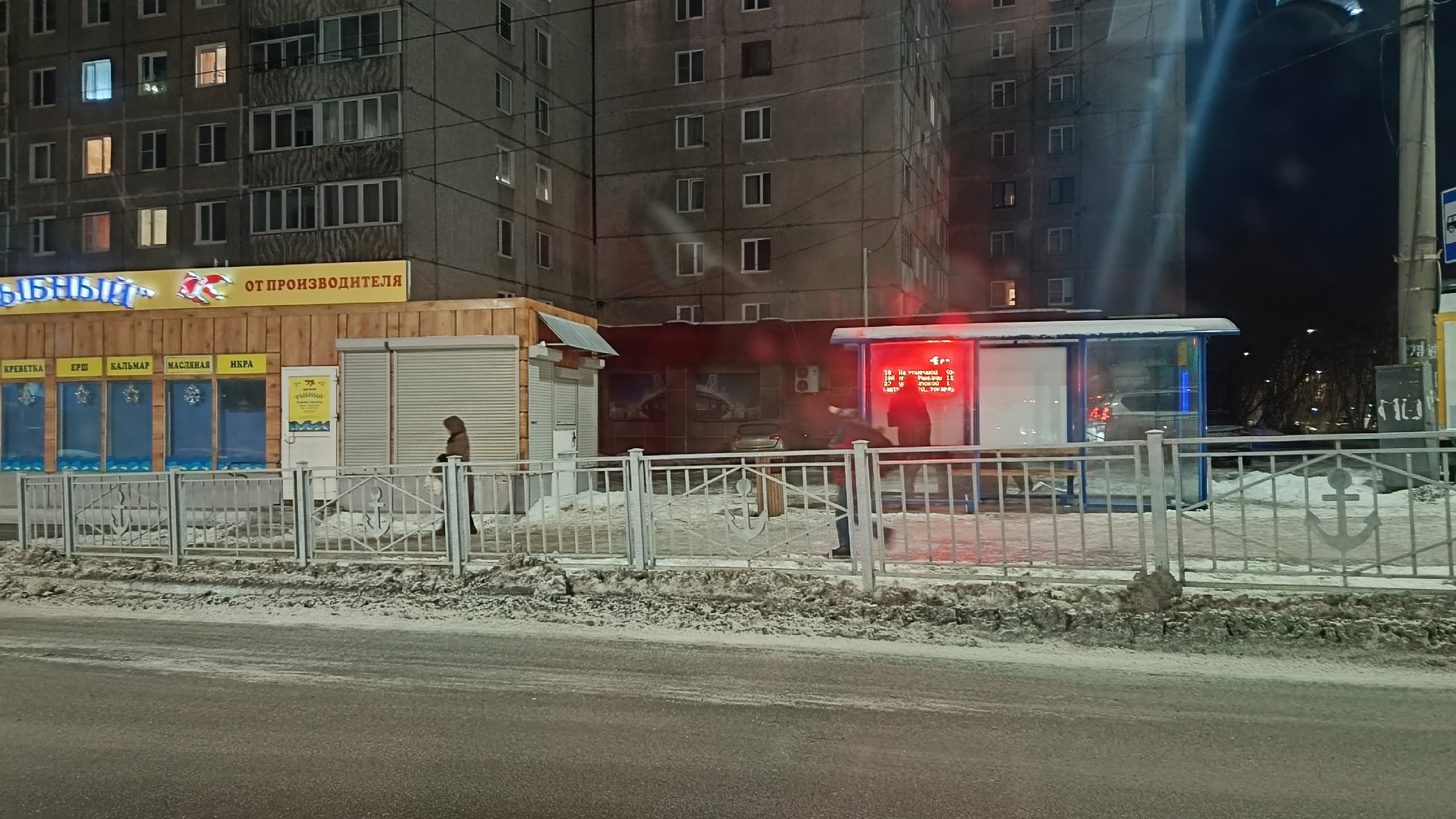 «Бежишь за автобусом под горку»: остановку у «Охоты» в Мурманске передвигать не будут, а светофорам добавят секций