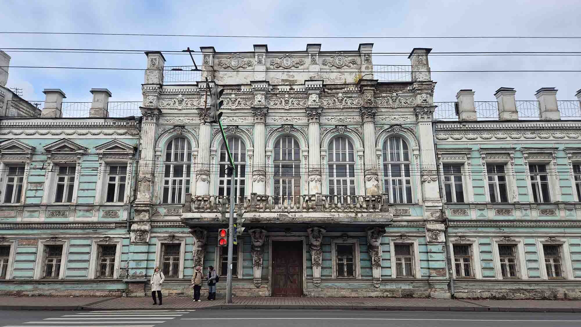 Архитектурный позор Ярославля: дом табачника Дунаева, который довели до руин — теперь судятся с собственником
