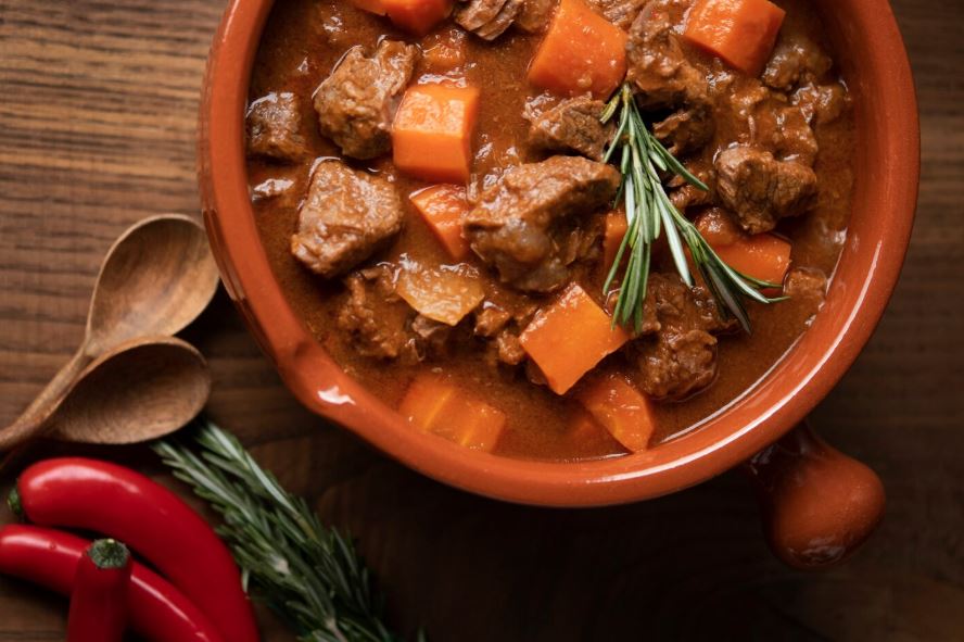 Правильный гуляш: чтобы и сочно, и быстро, и вкусно — секреты поваров