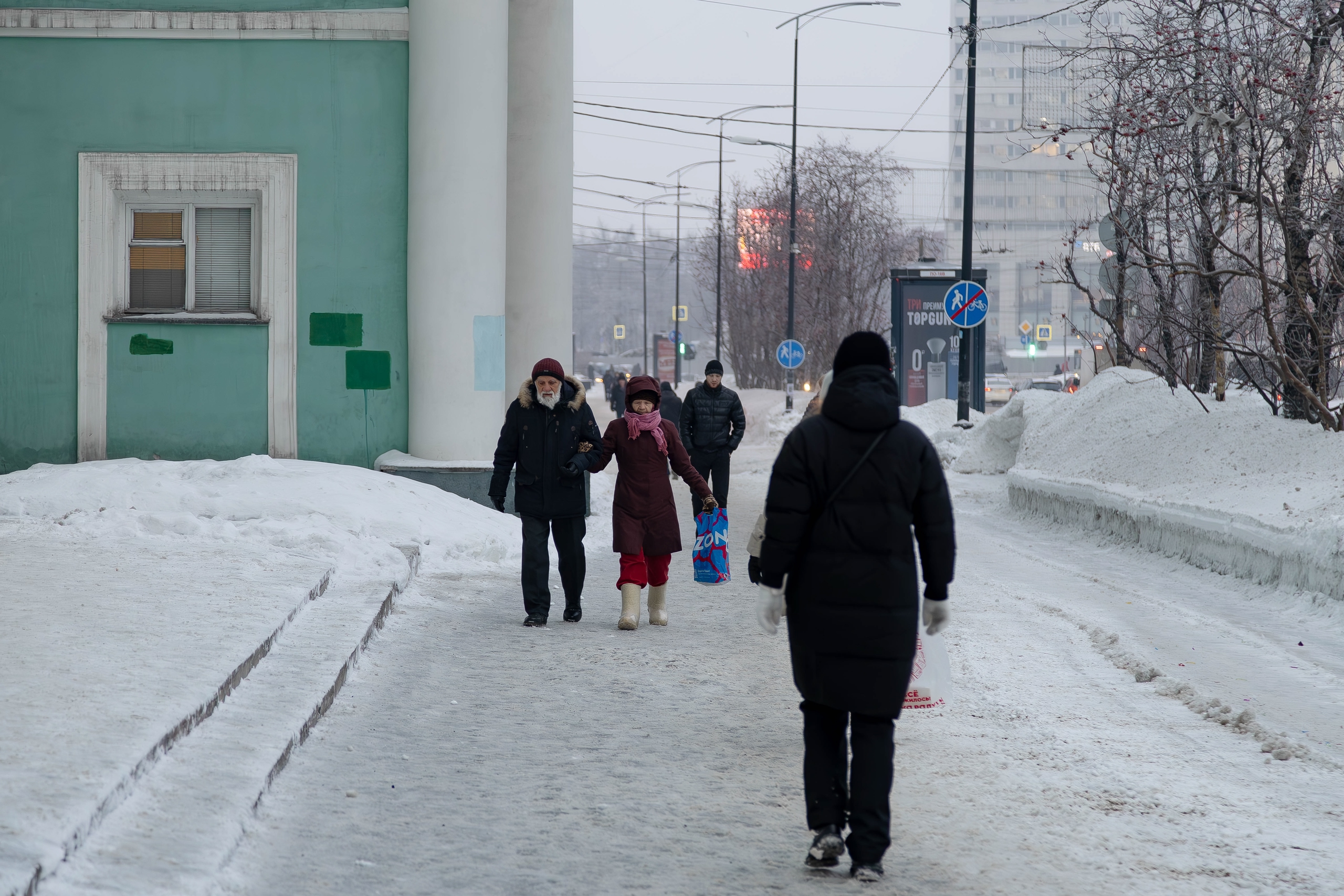 Более 8 тысяч человек трудоустроили в Заполярье по проекту «Работа рядом»