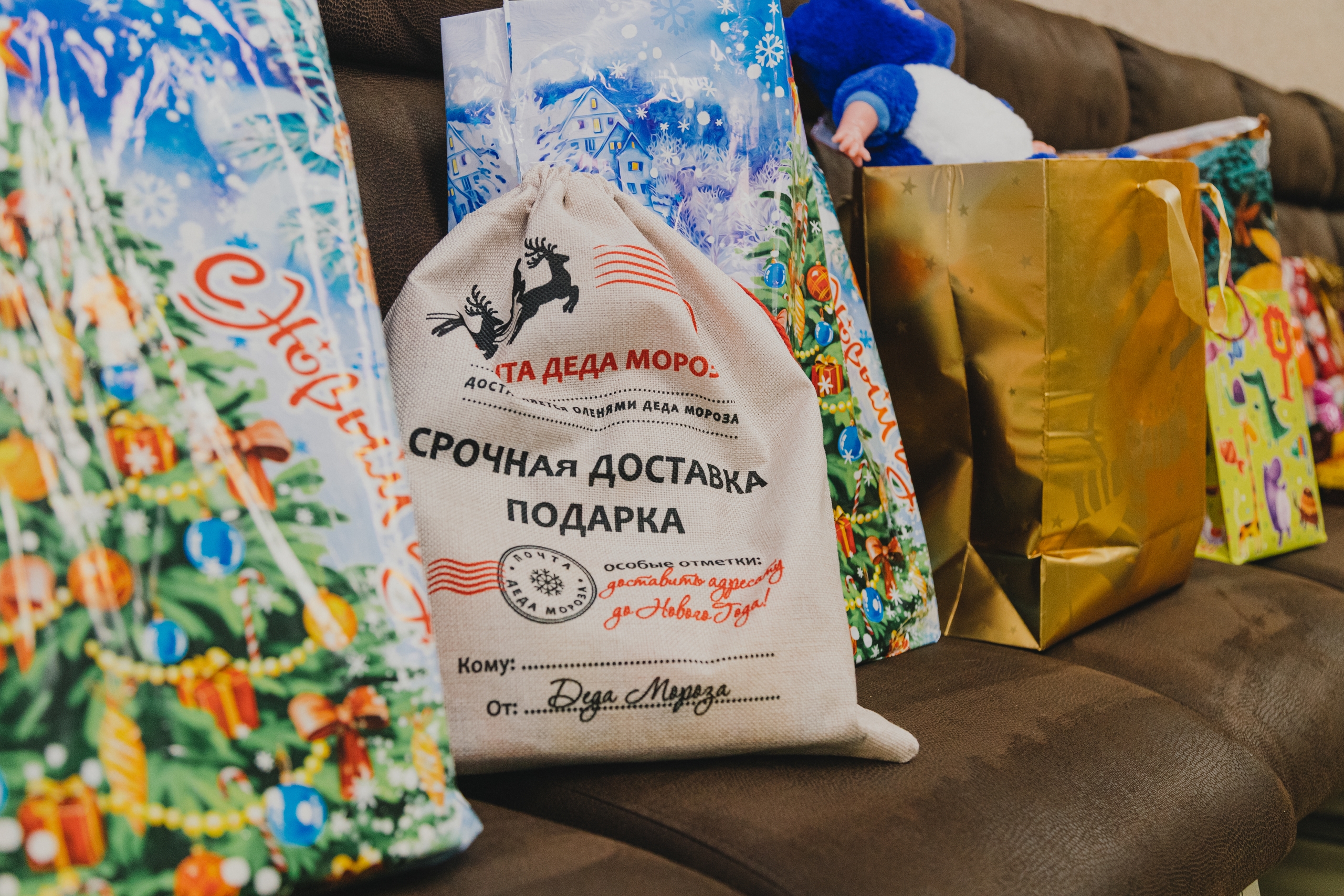 В Мурманске проходит новогодний сбор сладостей для благотворительной елки