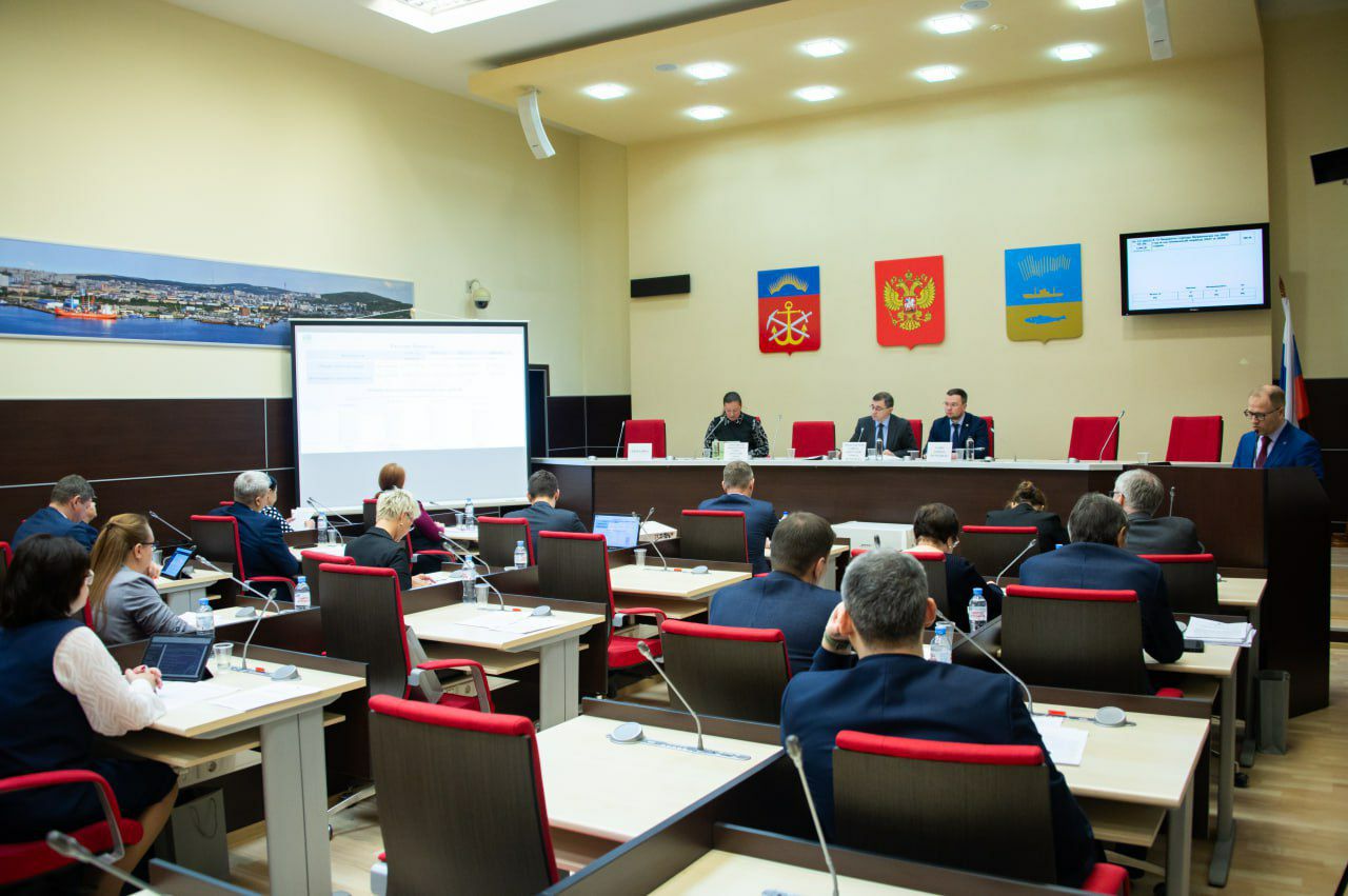 Доходы Мурманска в следующем году составят 23,5 млрд рублей, расходы — 24,8 млрд рублей