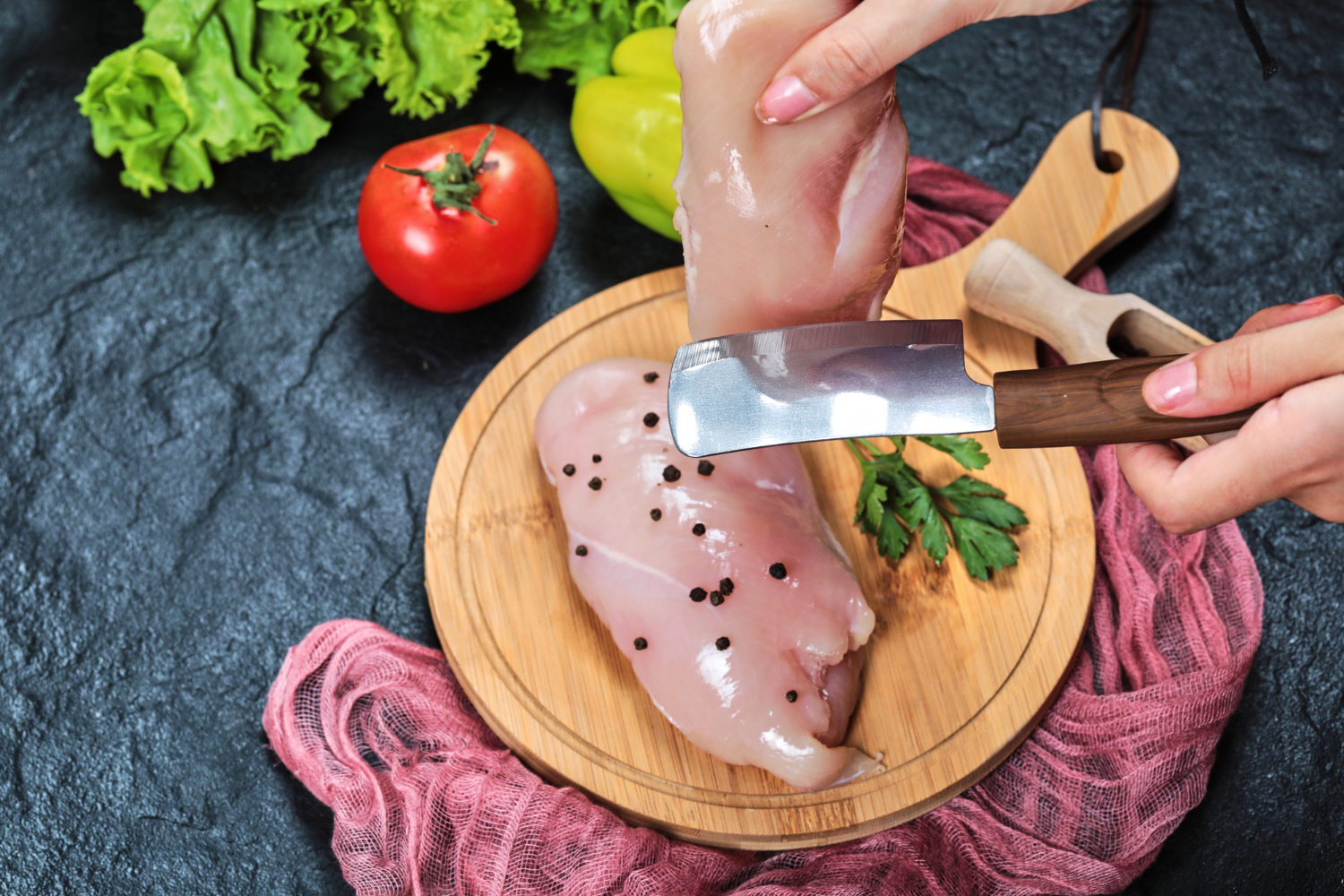 Укрощаем куриное филе: как не испортить продукт — и получить нежнейшее и сочнейшее мясо