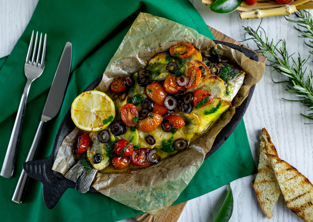 Простой рецепт рыбы с овощами: не жареное, не печёное — а вкус просто идеальный