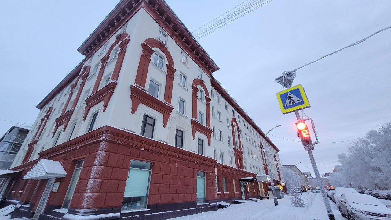 «Сталинки» — в природные цвета: в Мурманске дома красят по новой концепции колористики