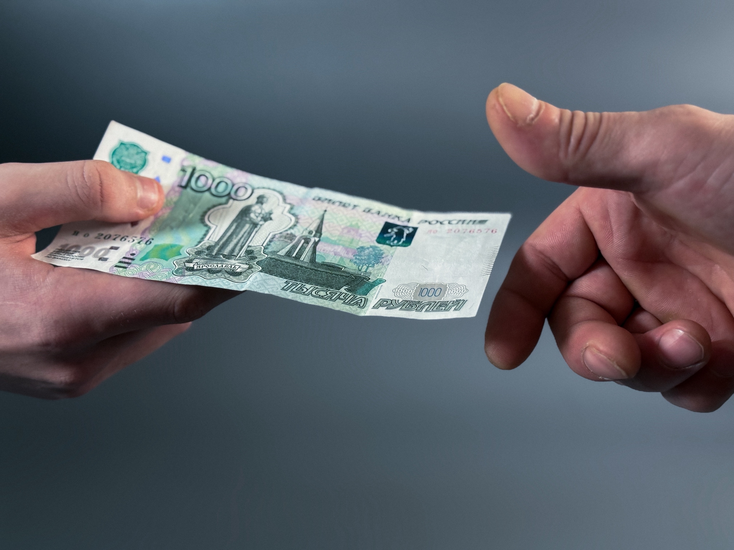 В Мурманске попытка «отблагодарить» отдел миграции 3 тысячами обернулась уголовным делом
