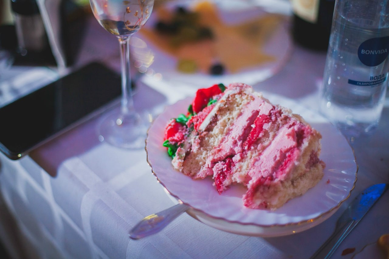 Популярный советский торт: песочные коржи, шоколадно-масляный крем — легендарный «Ленинградский»