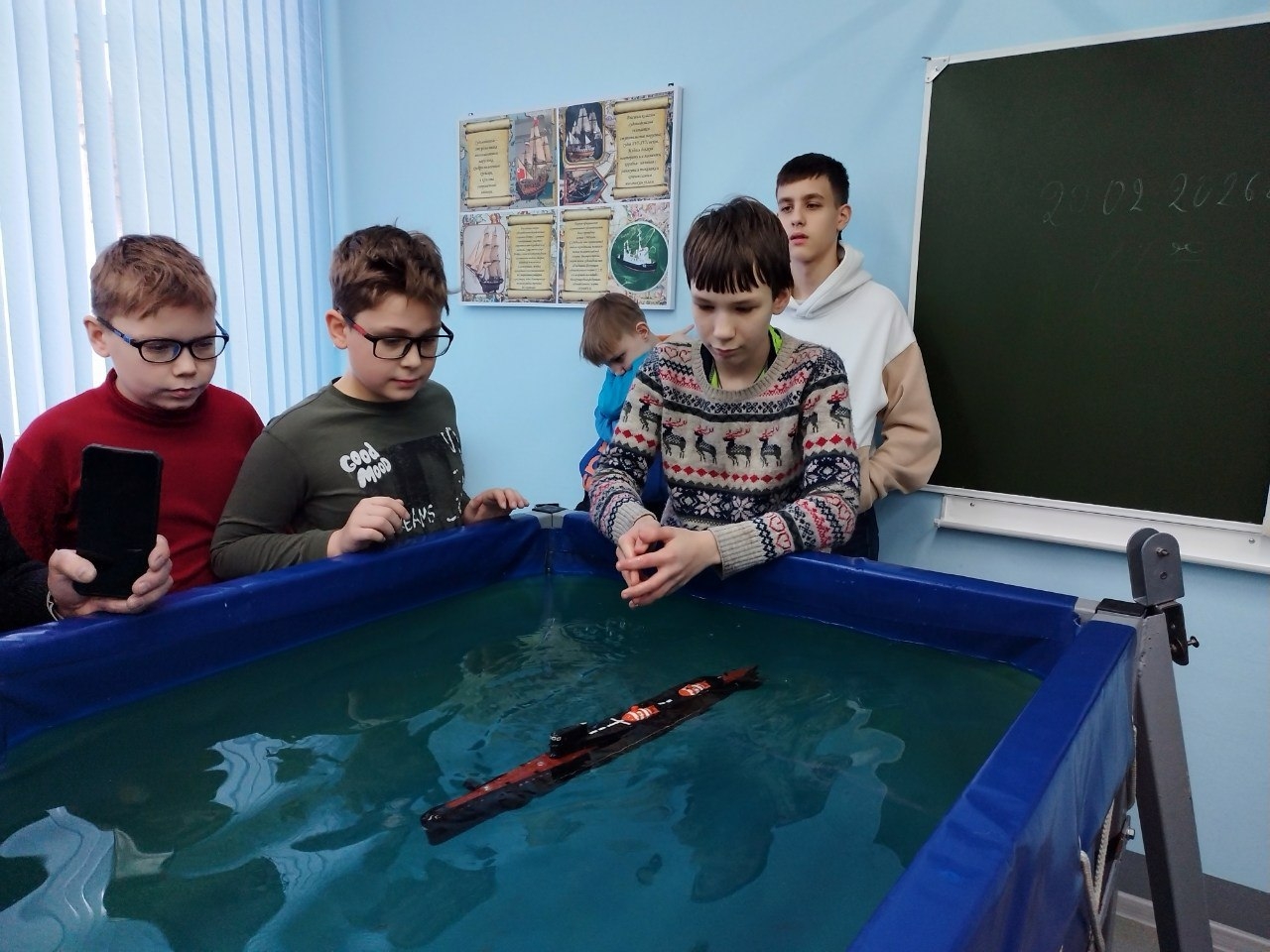 Экзамен от капитана: в Мурманске юные моряки спустили на воду самодельный флот