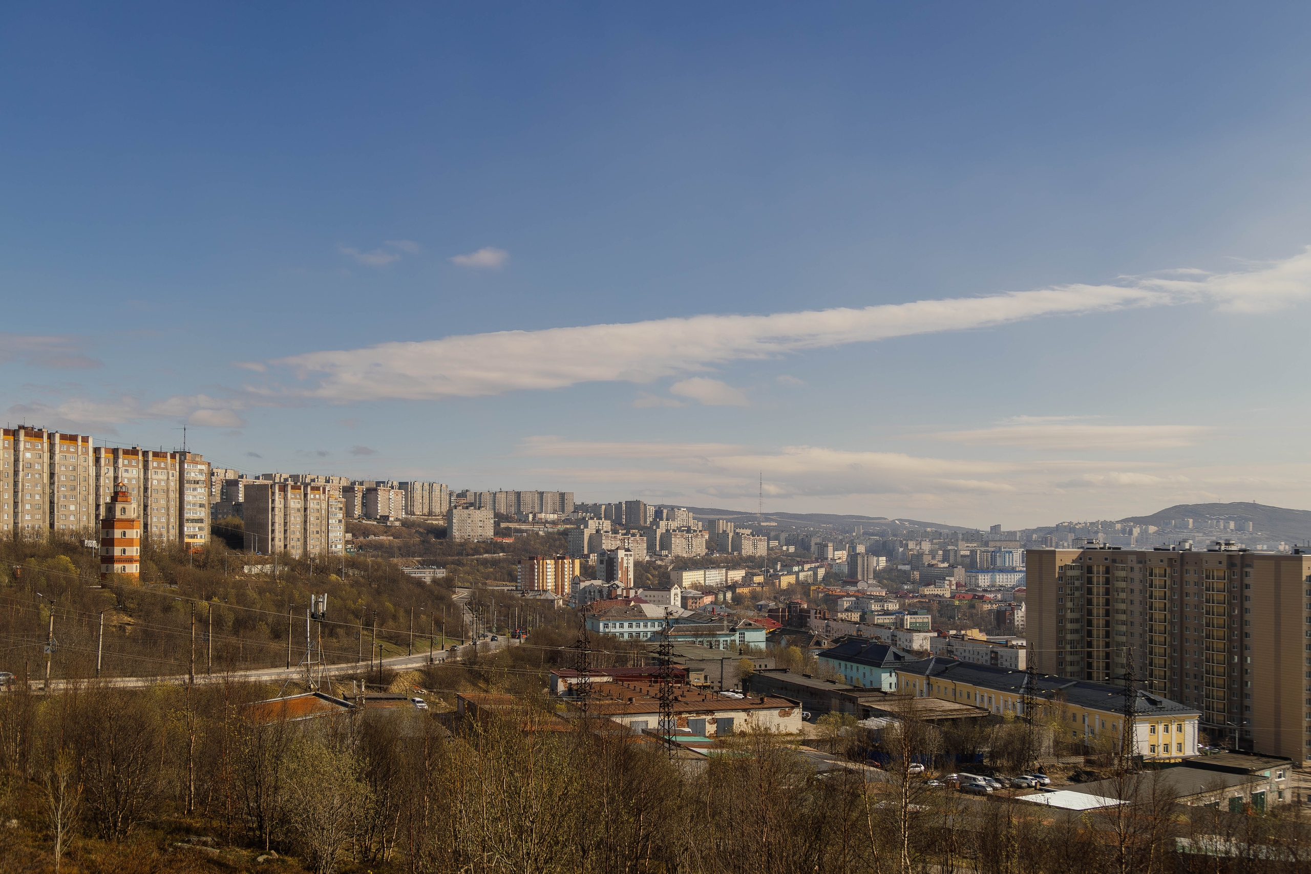 В Мурманске в подъезде дома жильцы испортили покрытие стен сразу после ремонта