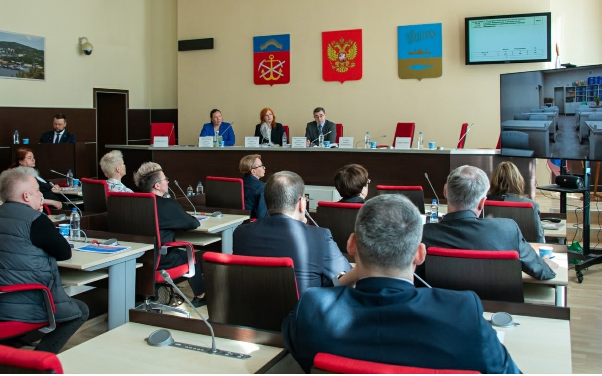 «Не просто сухие цифры»: депутаты Горсовета приняли отчет главы Мурманска Ивана Лебедева
