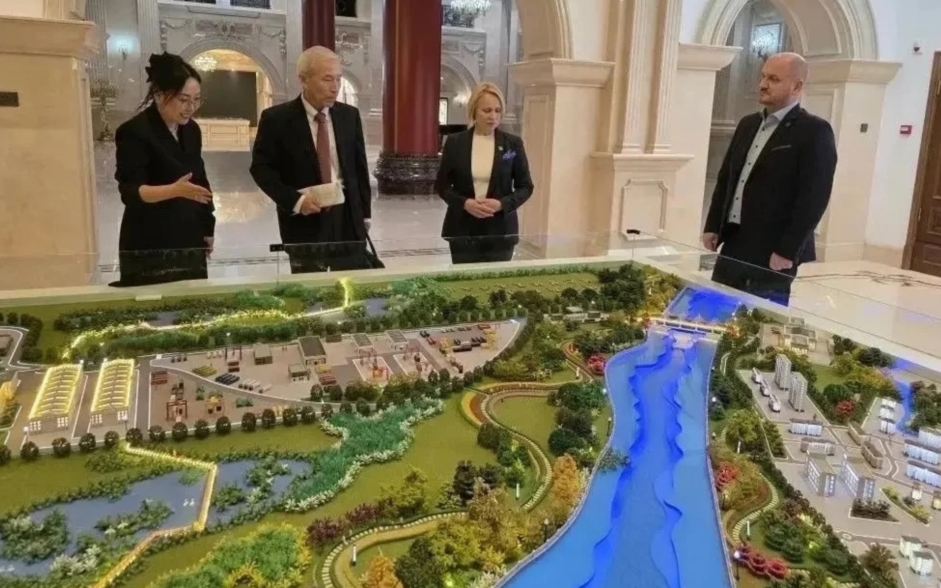 От «Умного города» до ремонта дорог: делегация Мурманска знакомится с технологиями в Харбине