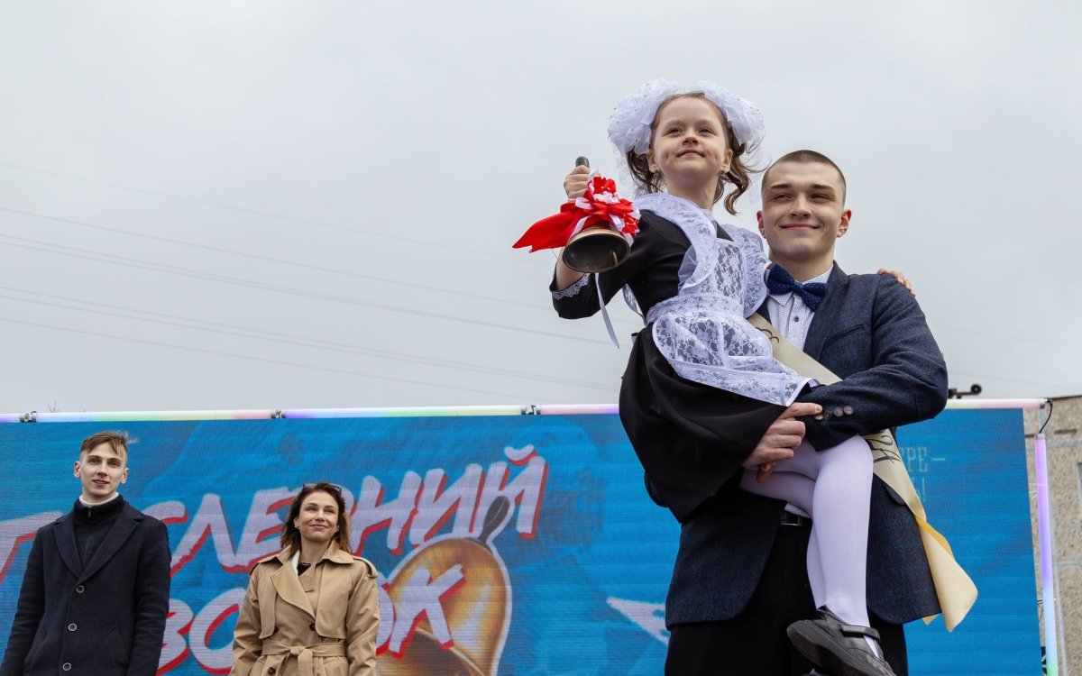 Киберпространство и фотозоны: в Мурманске для выпускников прозвучит последний звонок