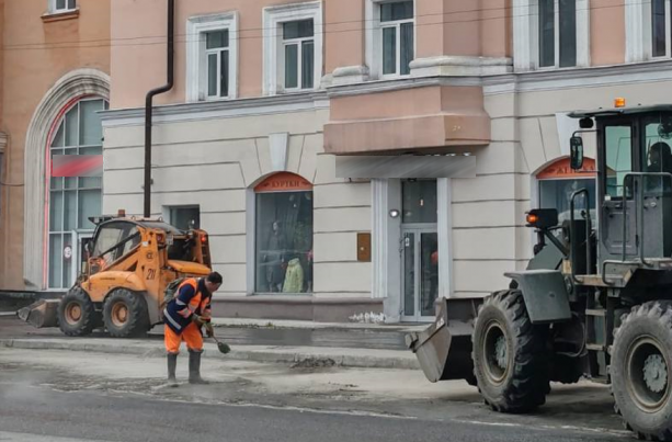 Круглосуточная чистка: за сутки с дорог Мурманска убрали 52 кубометра смета