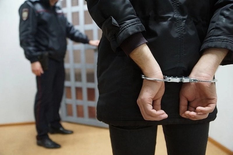 Алиментщика арестовали на 3 суток в Мурманске