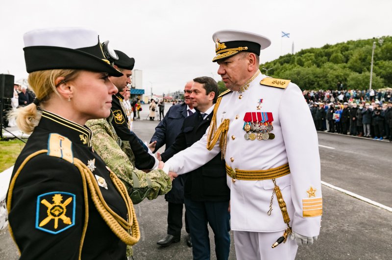 11 кораблей и субмарин приняли участие в военно-морском параде в Североморске
