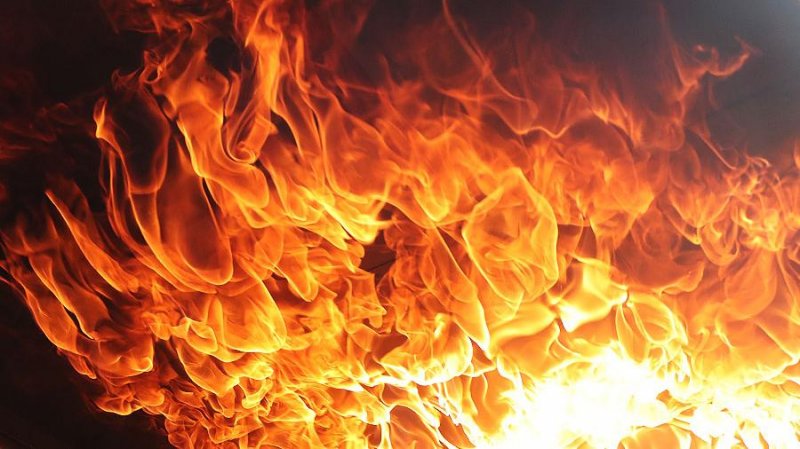Пожар в девятиэтажке тушили сегодня в Мурманске