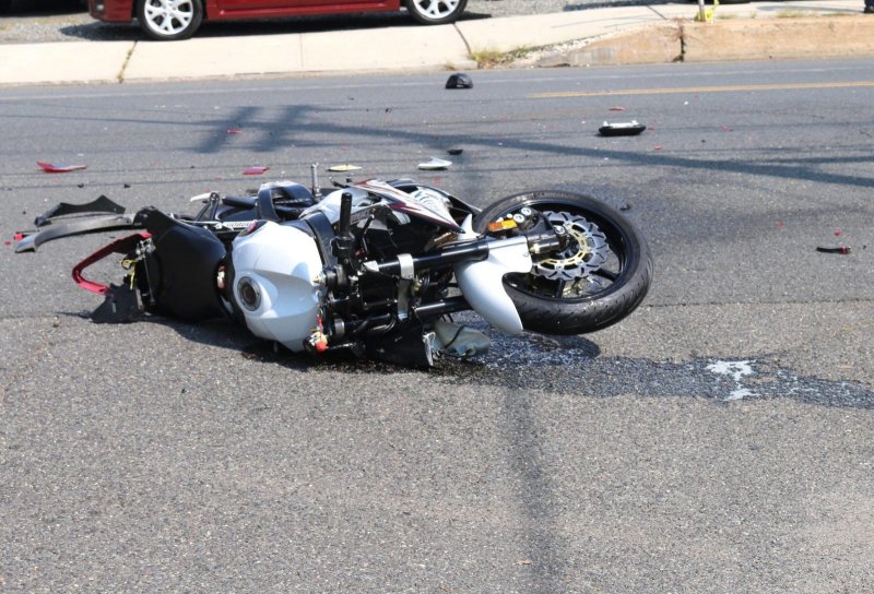 Мотоциклист скрылся с места ДТП в Мурманске