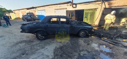 Гараж с автомобилем сгорел в Мурманске