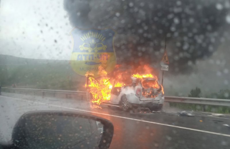 Тройное ДТП: машина сгорела возле Мурманска