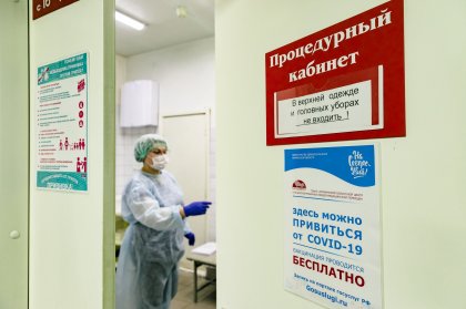Выплаты получат медики за вакцинацию в Мурманской области
