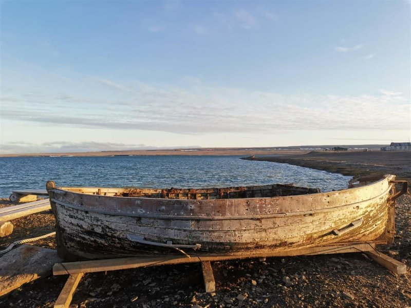 Ради туристов спасли от разрушения старую шлюпку в Арктике